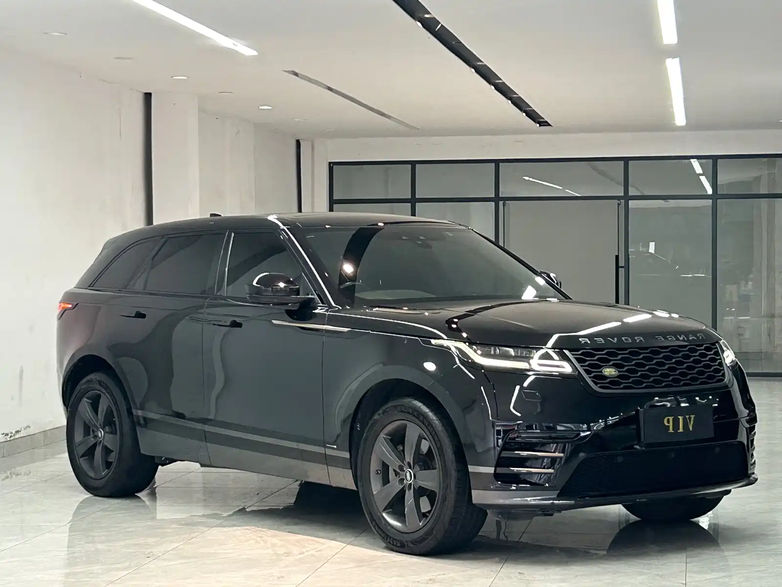 Фото 3 - Land Rover Range Rover Velar