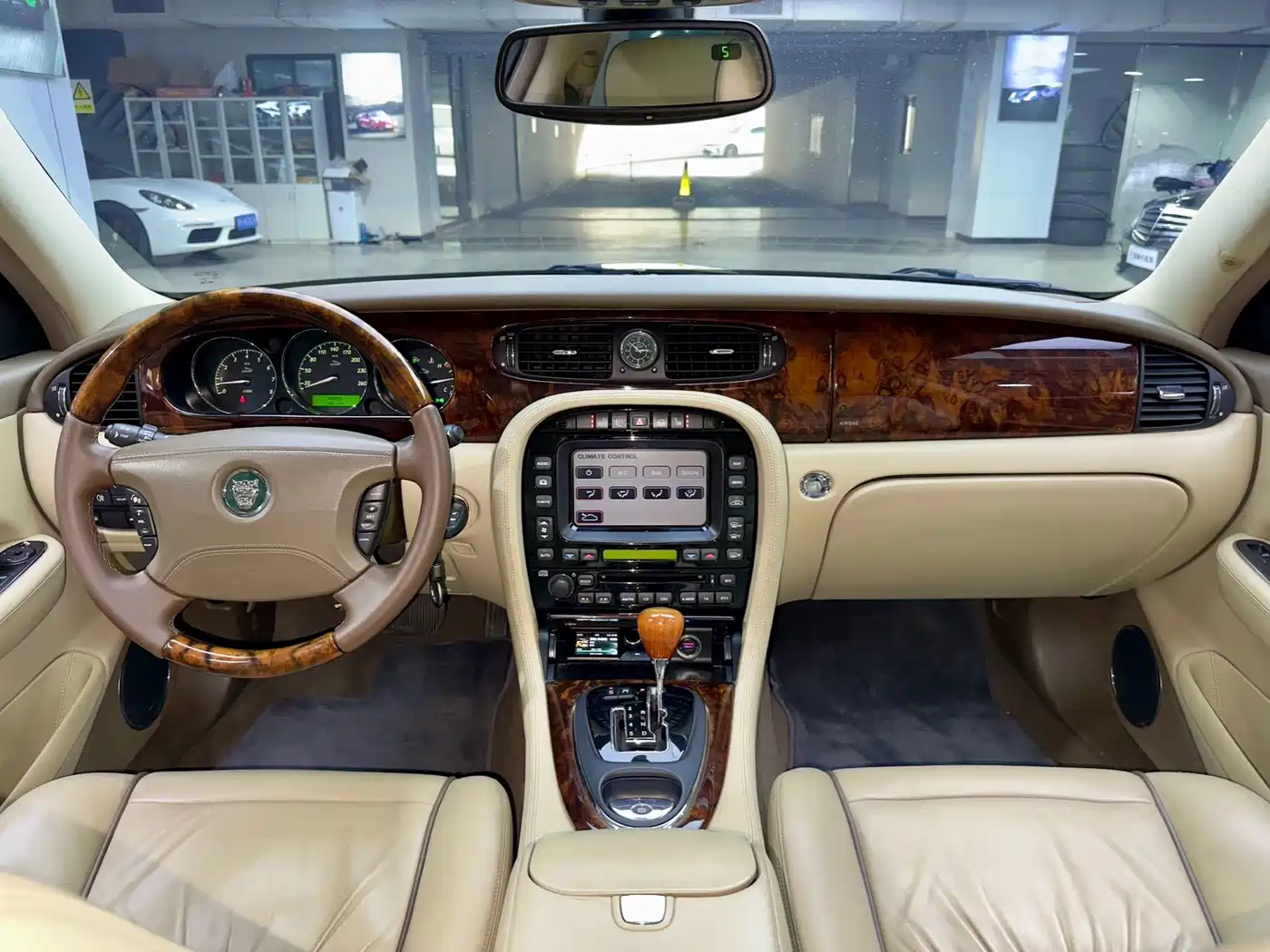 Jaguar XJ 2007 Model XJ8L 4.2 Royal Long Wheelbase фото 18