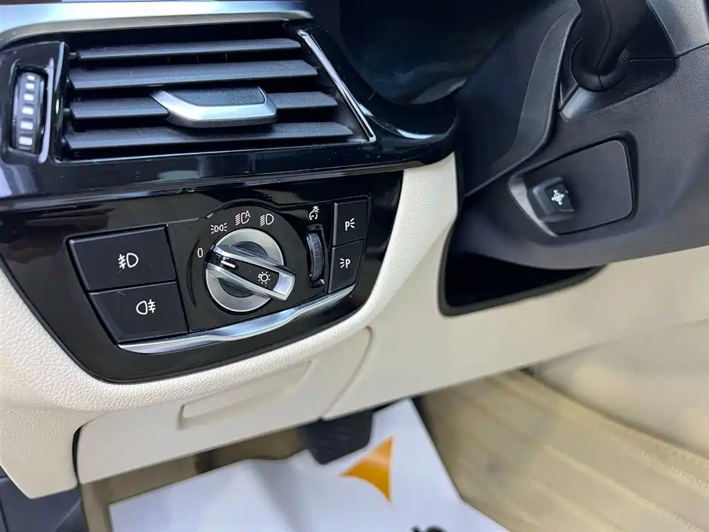 BMW 5 Series 2019 525Li Luxury Package фото 19