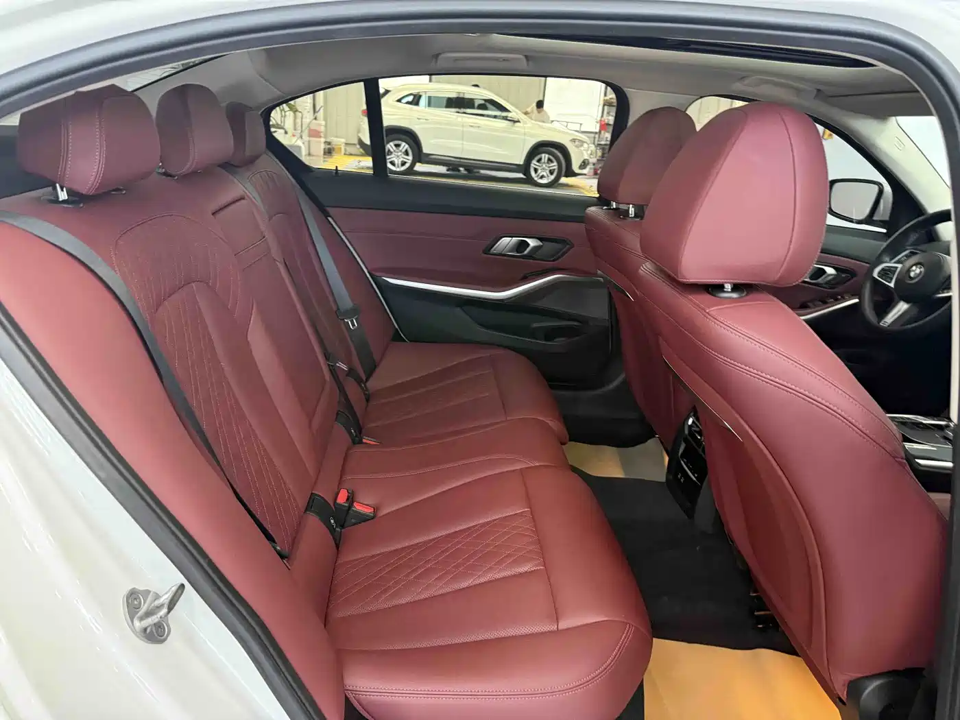 BMW 3 Series 2023 320Li M Sport Package фото 10