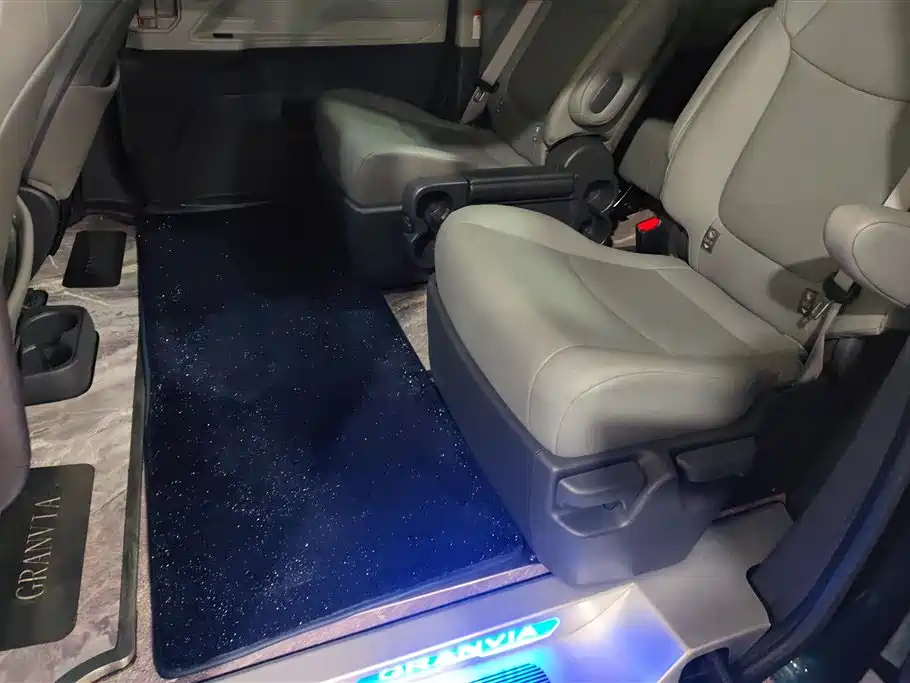 Toyota Granvia 2023 2.5L Hybrid Luxury Edition фото 11