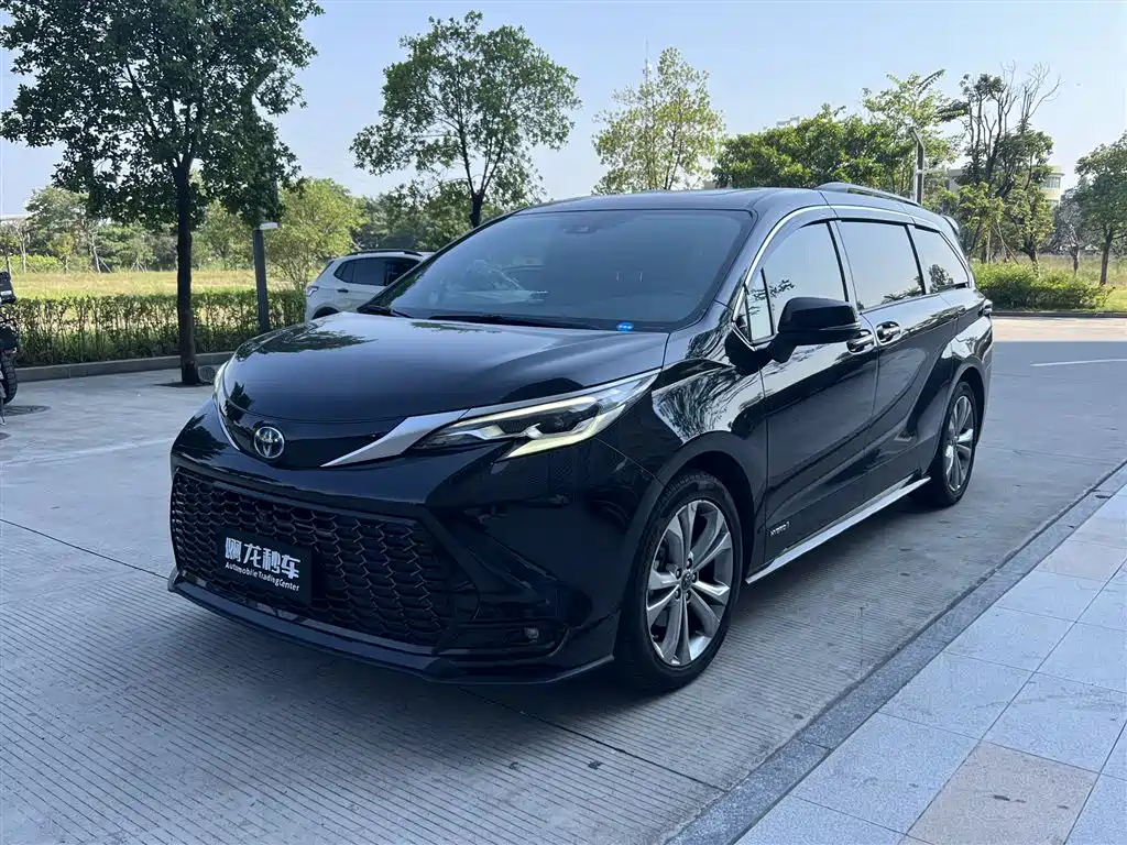 Toyota Sienna 2023 — пригон из Китая