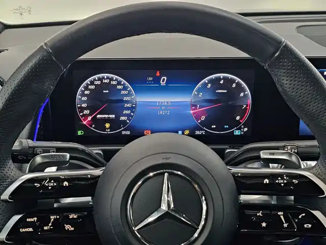 Mercedes-Benz GLB AMG 2024 AMG GLB 35 4MATIC — фото 4