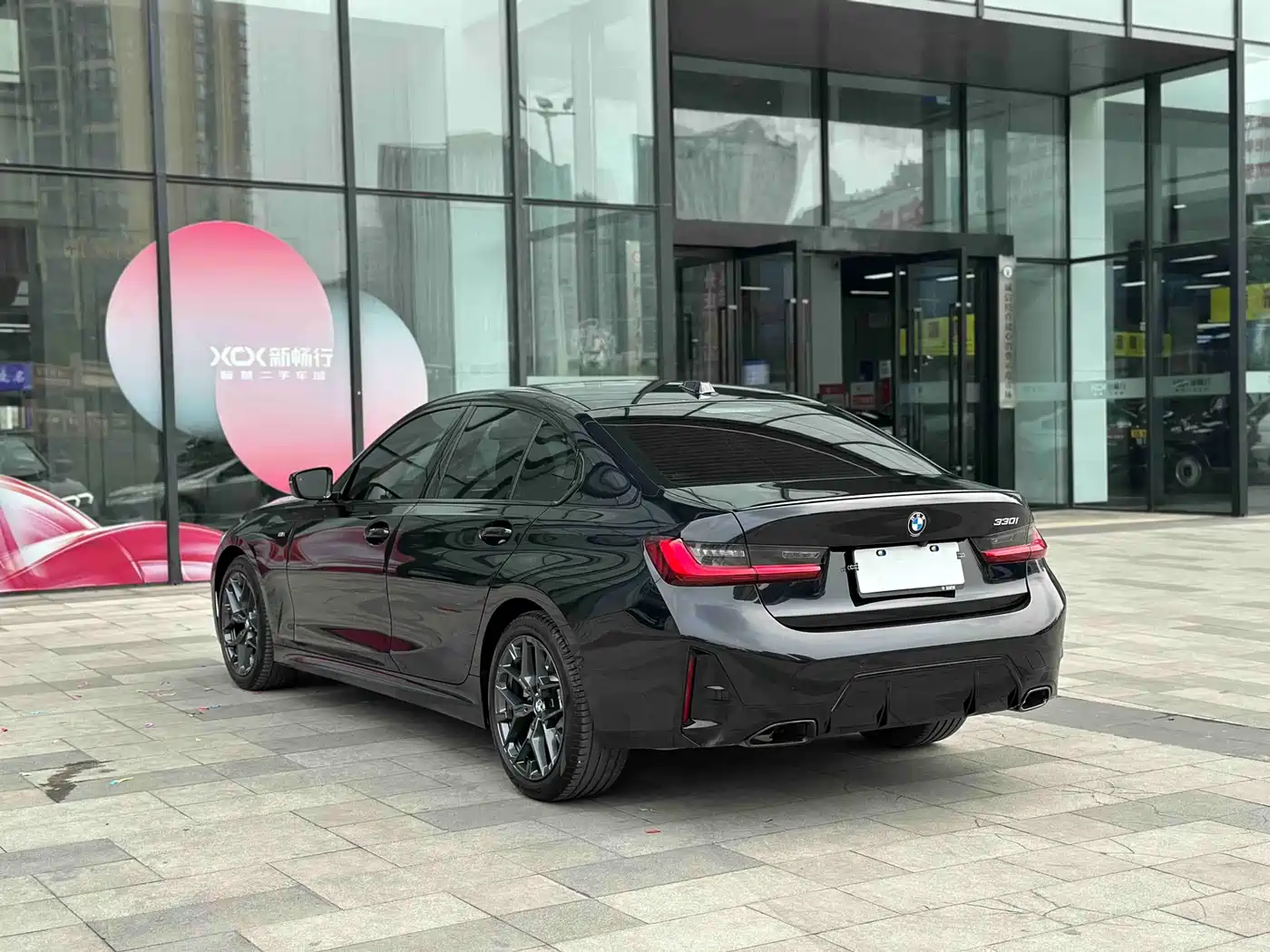 BMW 3 Series 2025 330i M Sport Night Edition фото 6
