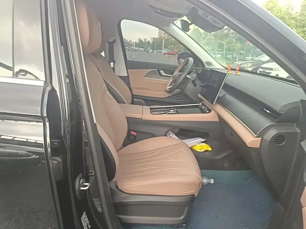 Chery Tiggo 8L 2025 2024 2.0T 2WD Luxury Edition 7-Seater