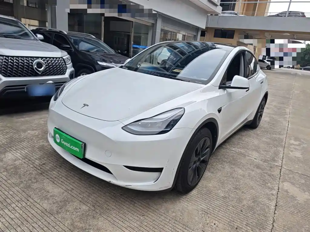 Tesla Model Y 2024