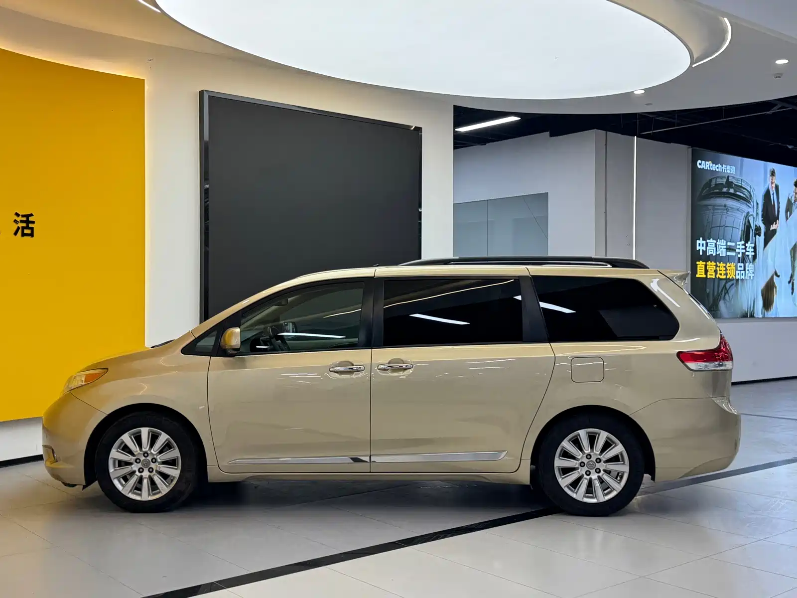 Фото 25 - Toyota Sienna