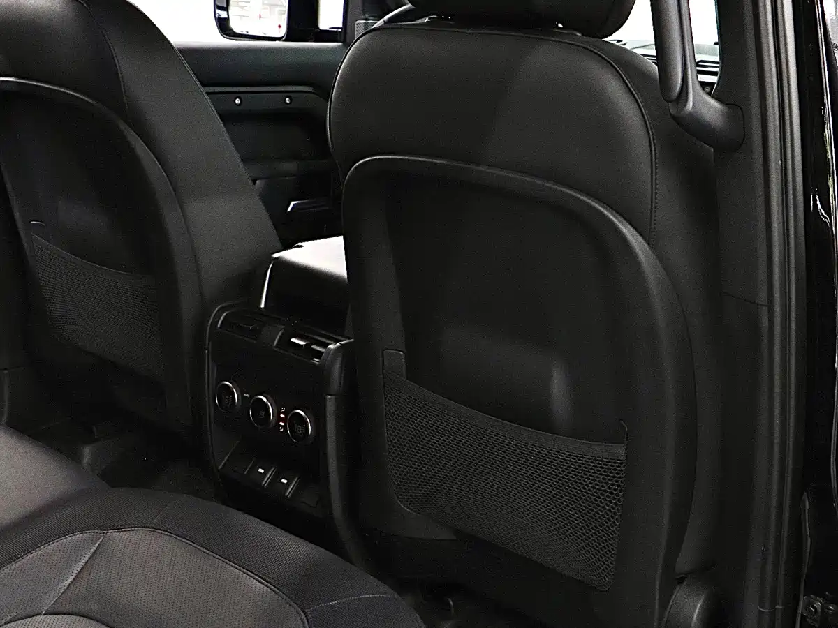 Photo 17 - Land Rover Defender