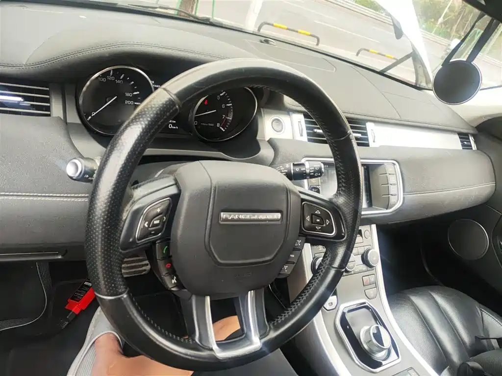 Land Rover Range Rover Evoque (Import) 2014 2.0T 5-door Brilliance Sport фото 6