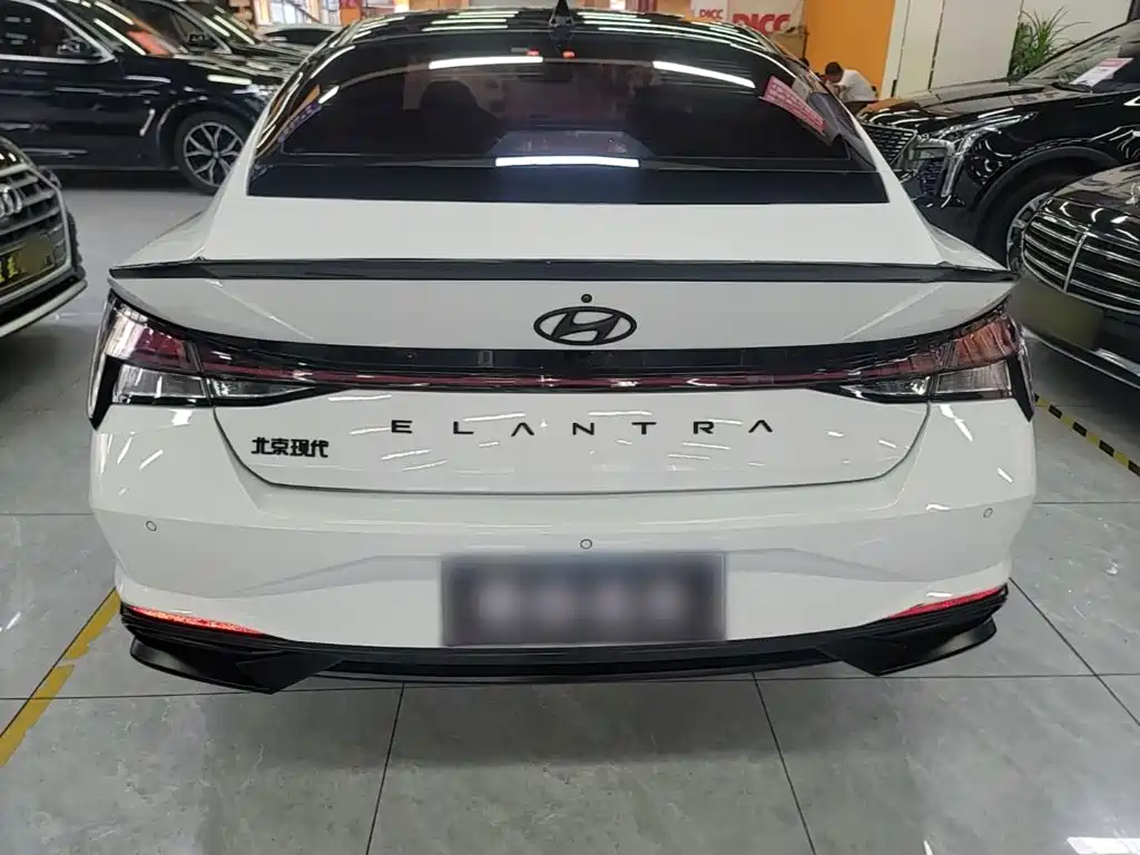 Photo 6 - Hyundai Elantra