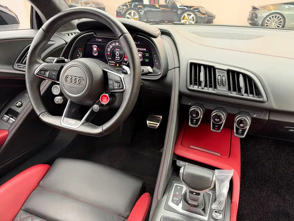 صورة 6 - Audi R8