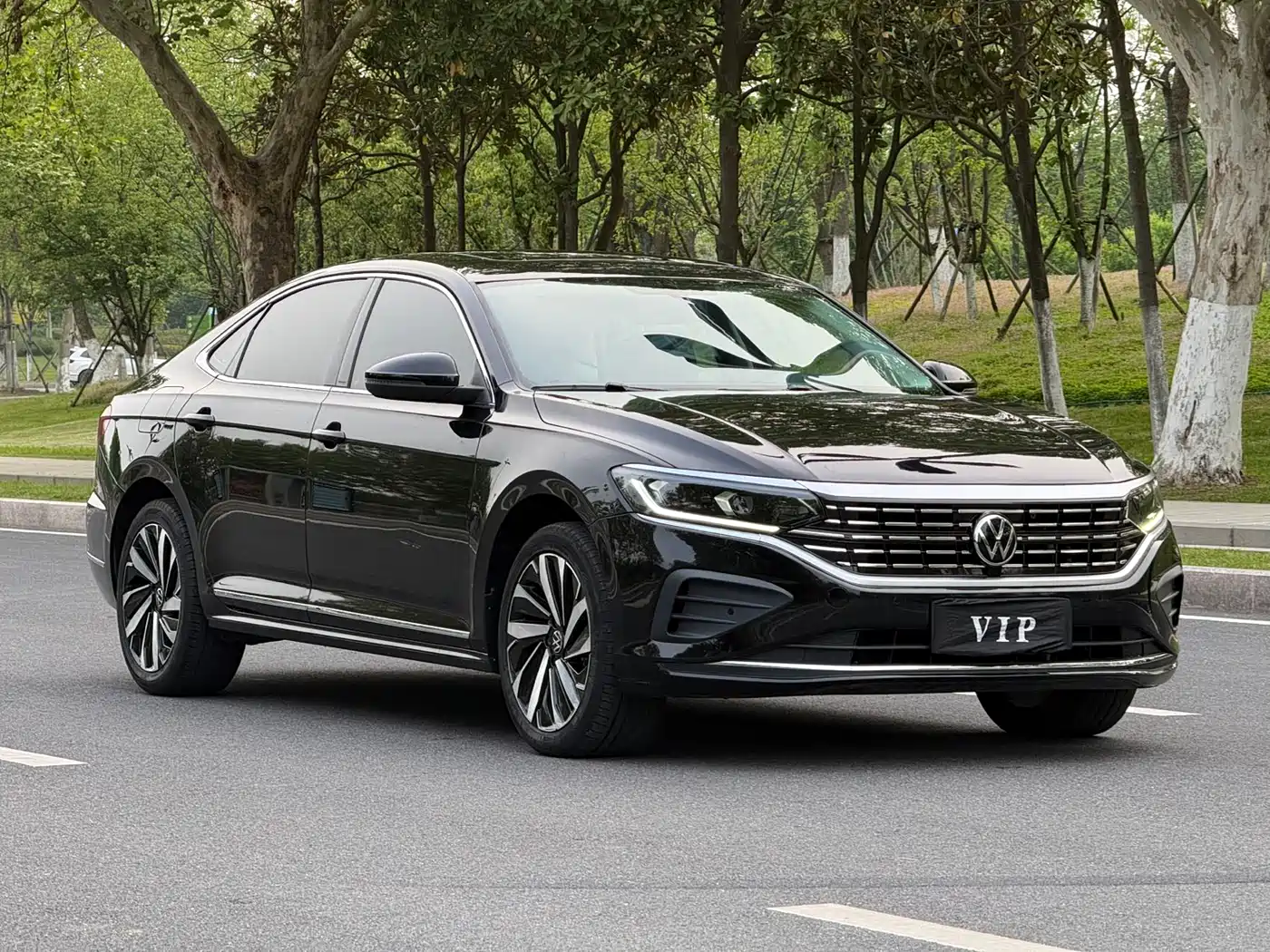 Volkswagen Passat 2025 Outstanding 380TSI Starlight Dragon Soaring Edition фото 3