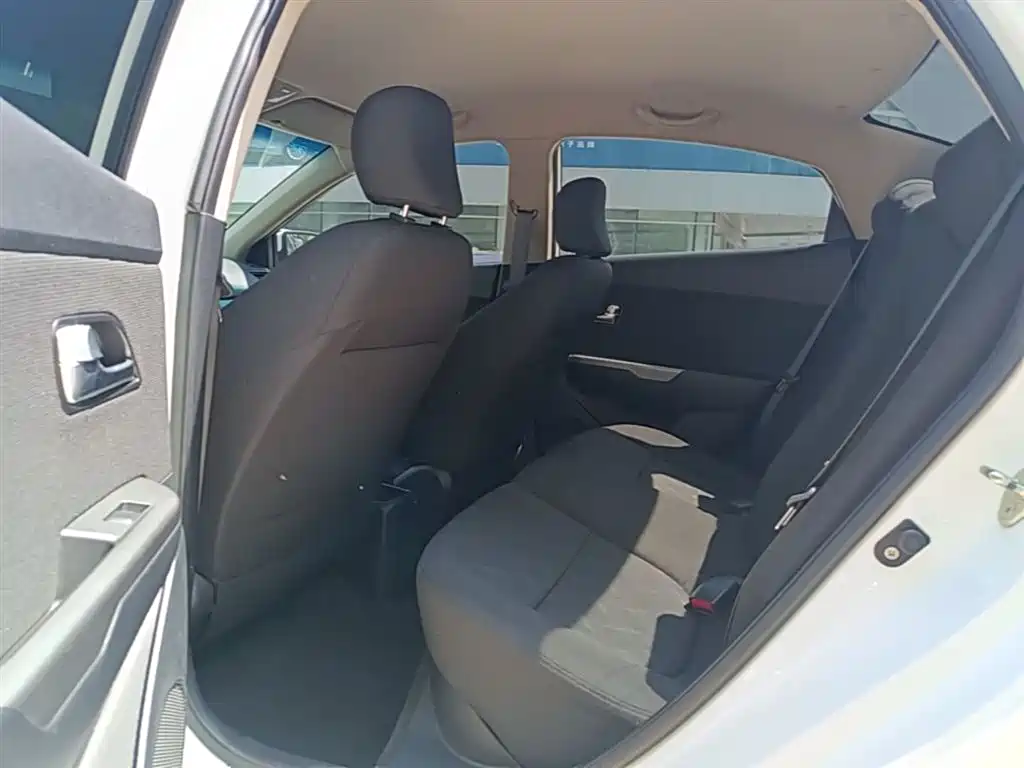 Kia K2 2015 Sedan 1.4L MT GLS фото 17