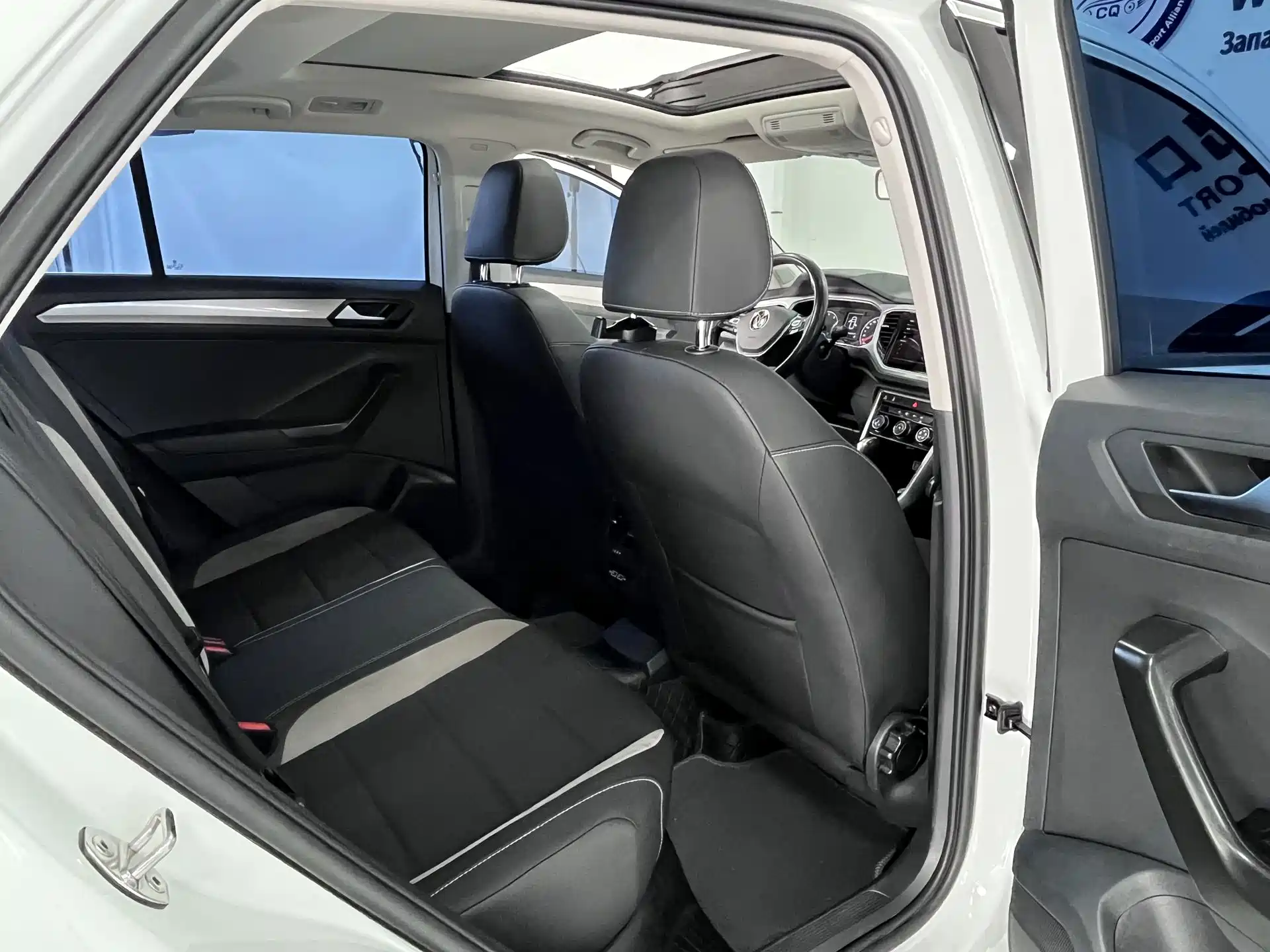 صورة 10 - Volkswagen T-ROC