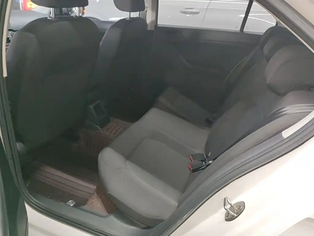 Volkswagen Jetta 2019 Dream Edition 1.5L Manual Fashion фото 17