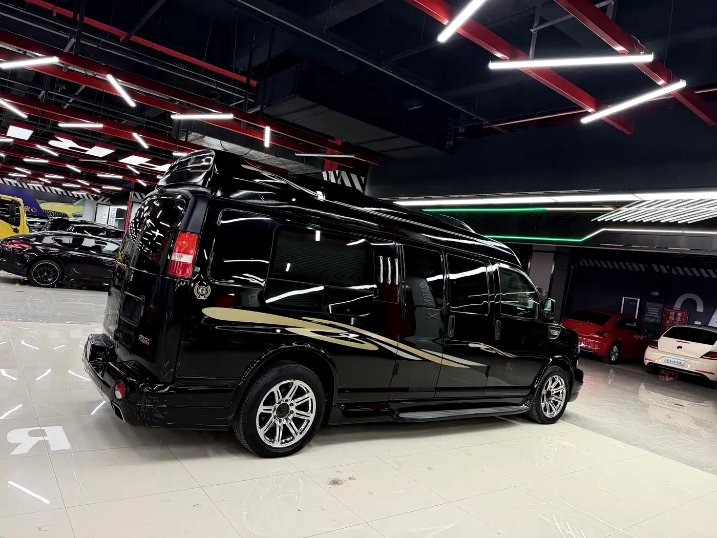 GMC Savana 2013 6.0L Luxury Privacy Screen 7-Seater фото 6