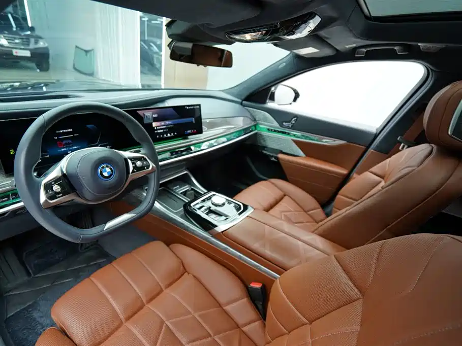 BMW I7
