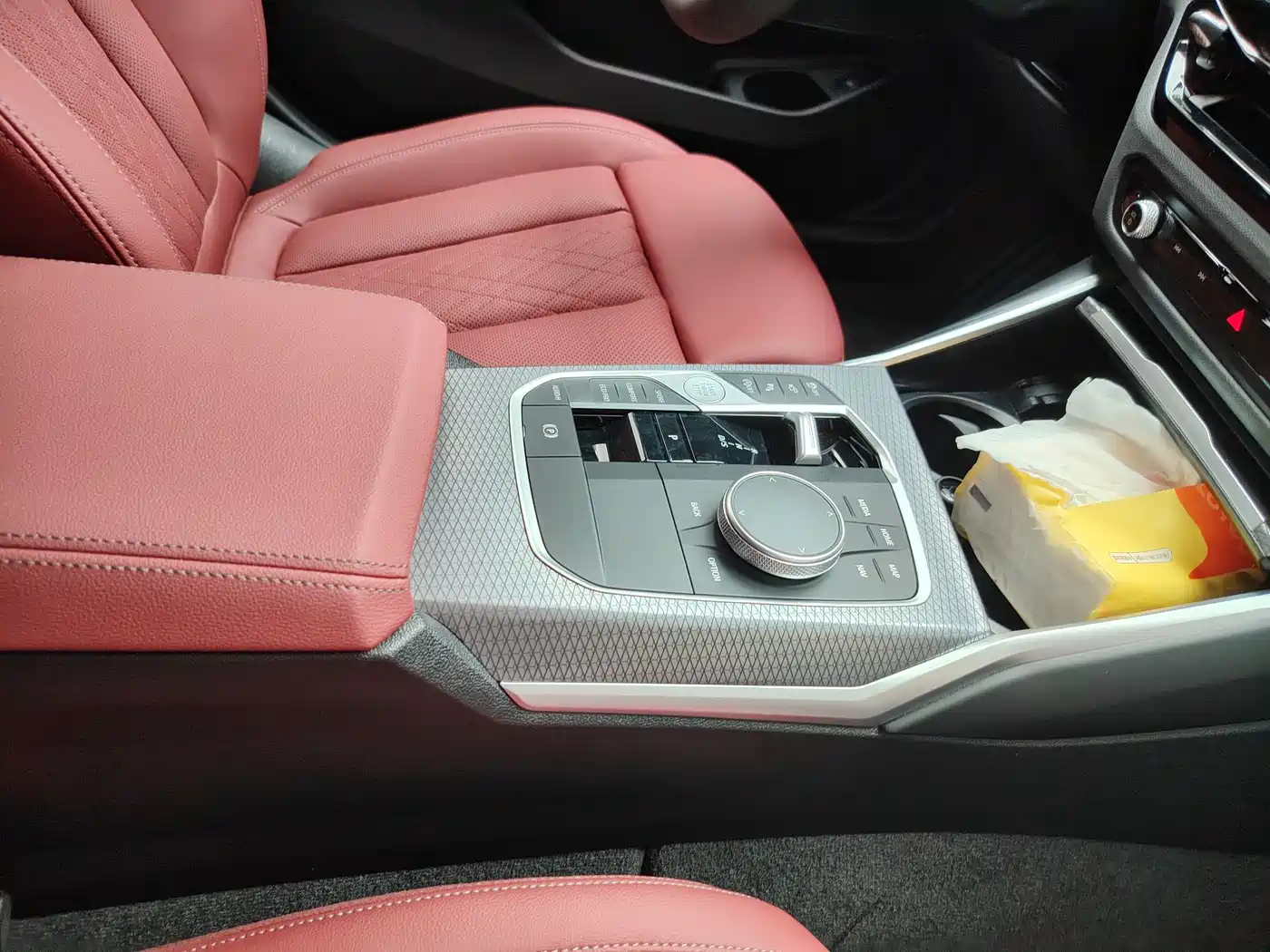 BMW 3 Series 2025 330Li M Sport Night Edition фото 26
