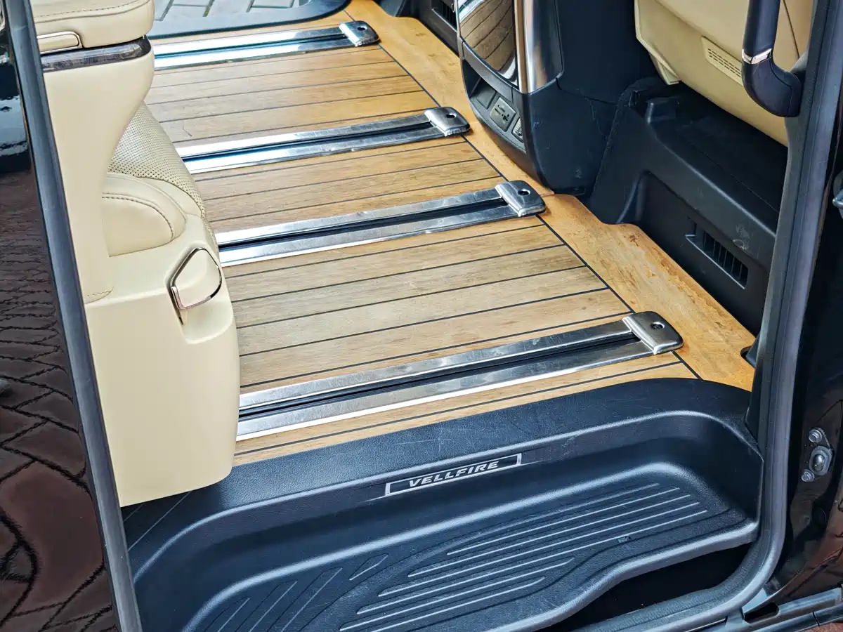 Toyota Vellfire 2021 Crown Hybrid 2.5L HV Premium Edition фото 8