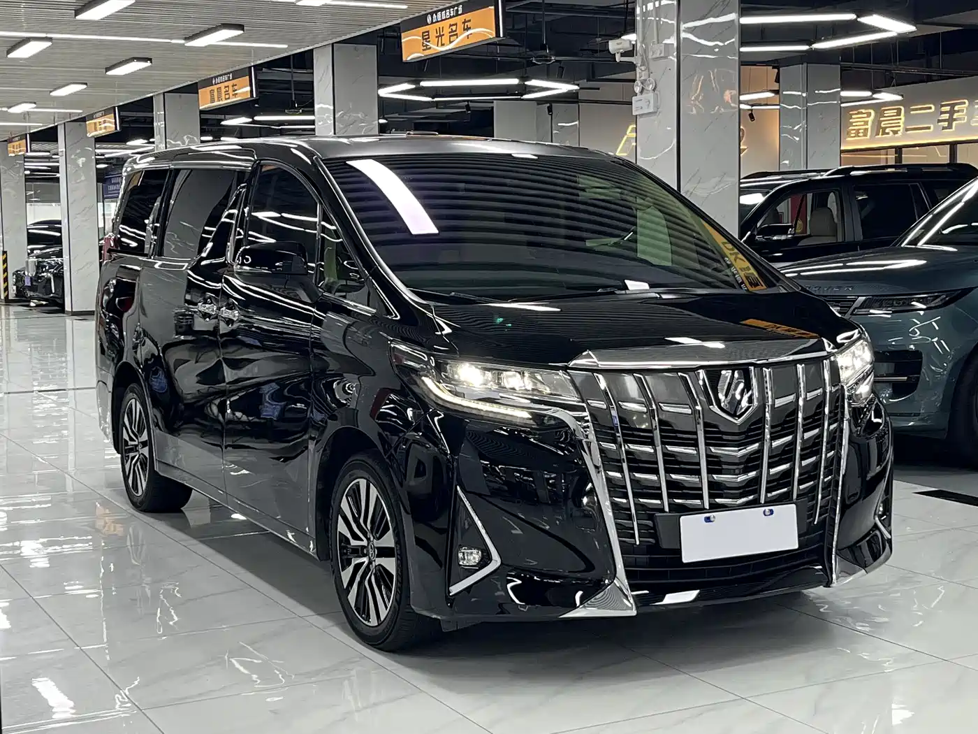 Toyota Alphard 2018 Facelift 3.5L Luxury Edition фото 3