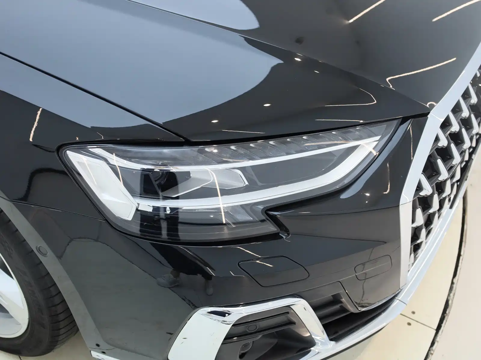 Photo 31 - Audi A8