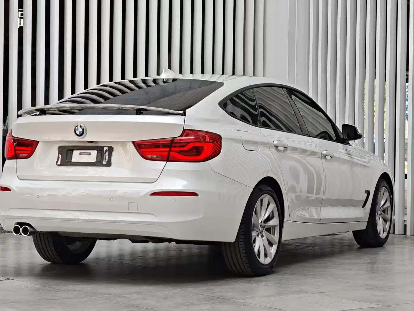 BMW 3 Series GT 2018 320i Fashion фото 16