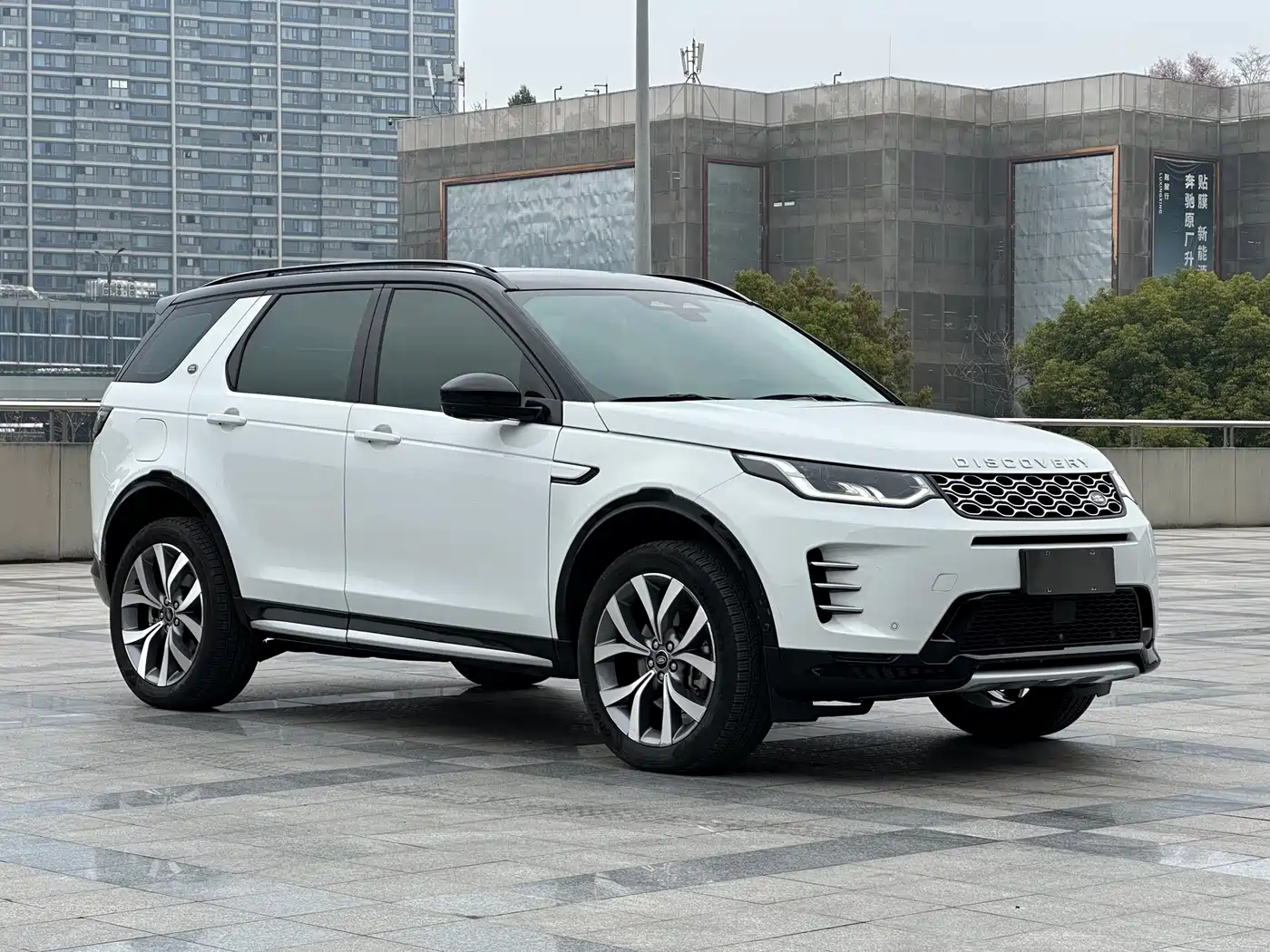 Land Rover Discovery Sport 2024 Luxury Custom Edition фото 3
