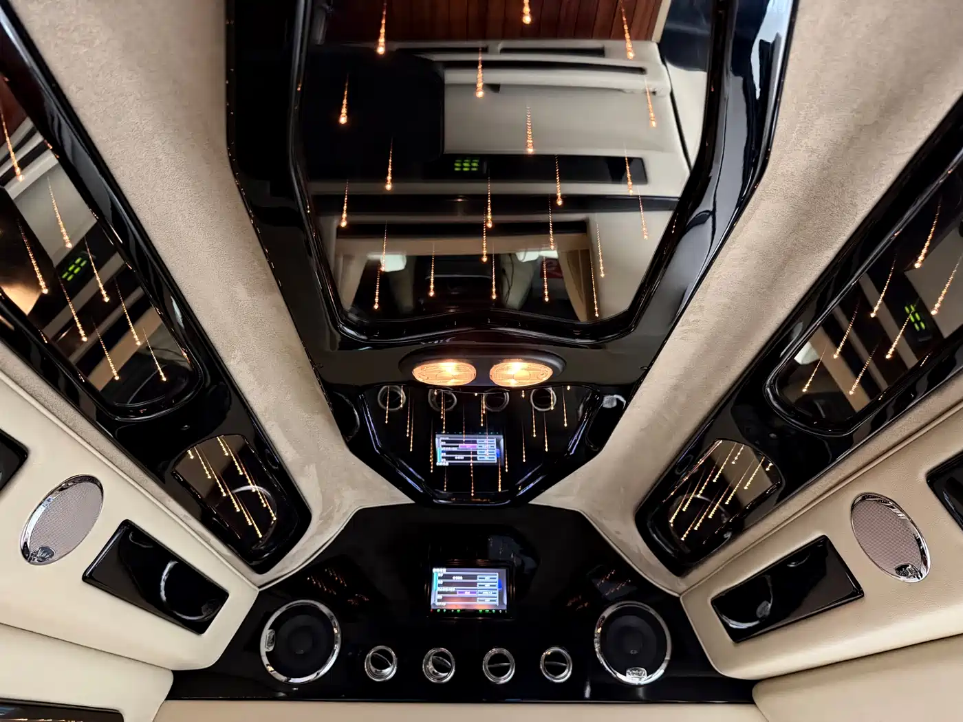 GMC Savana 2013 6.0L Luxury Privacy Screen 7-Seater фото 24