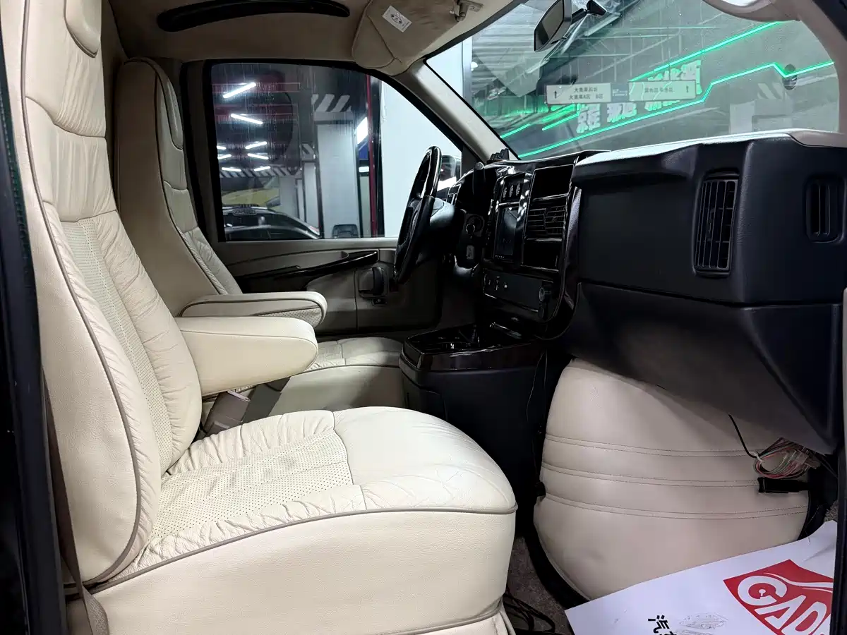 GMC Savana 2013 6.0L Luxury Privacy Screen 7-Seater фото 10
