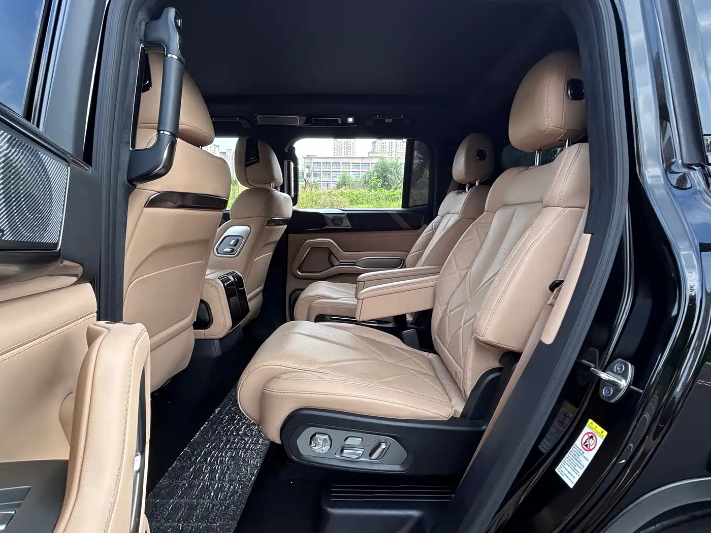 Fang Cheng Bao Leopard 8 2025 2025 Zhiyong Flagship 6-Seater