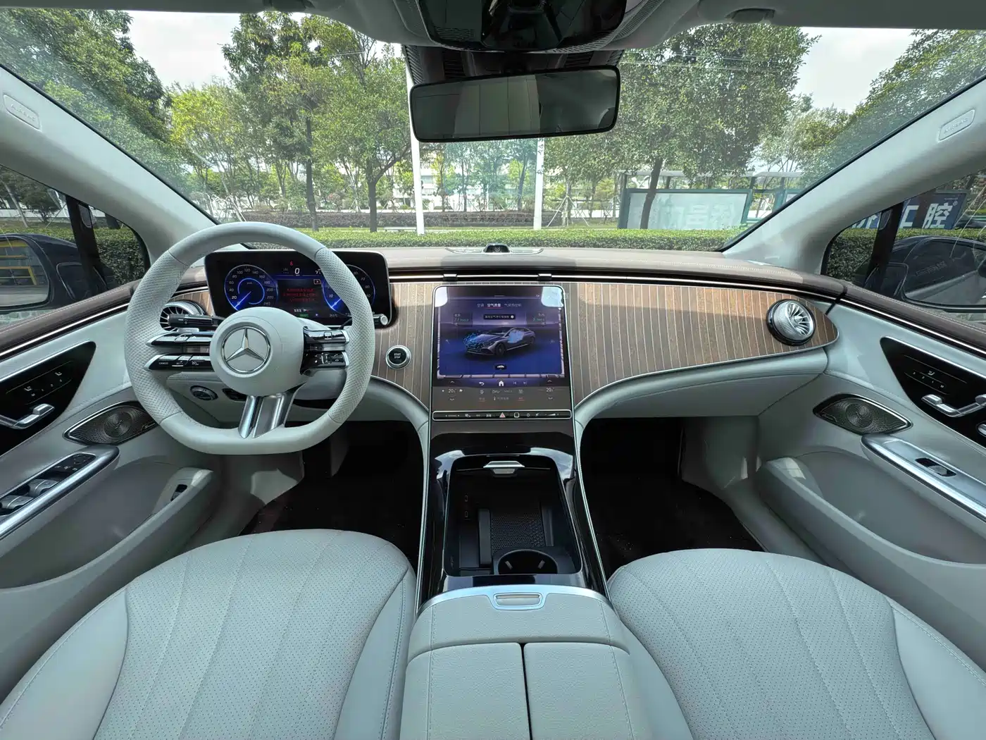 Mercedes-Benz EQE 2022 350 Pioneer Edition фото 8