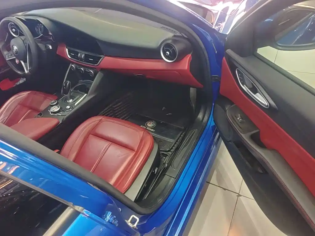 Alfa Romeo Giulia 2019 2017 2.0T 200HP Elite Edition