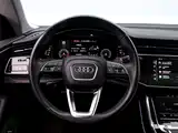 Photo 7 - Audi Q8