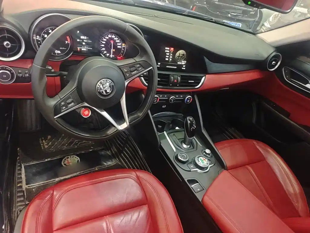 Alfa Romeo Giulia 2019 2017 2.0T 200HP Elite Edition