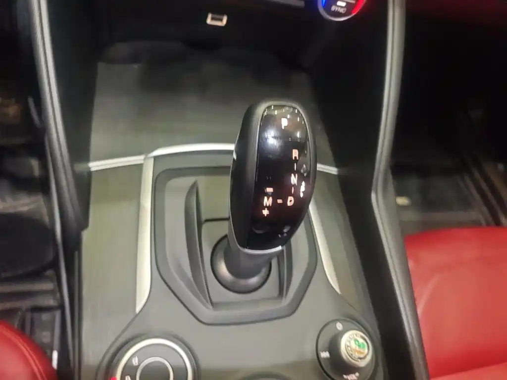 Alfa Romeo Giulia 2019 2017 2.0T 200HP Elite Edition