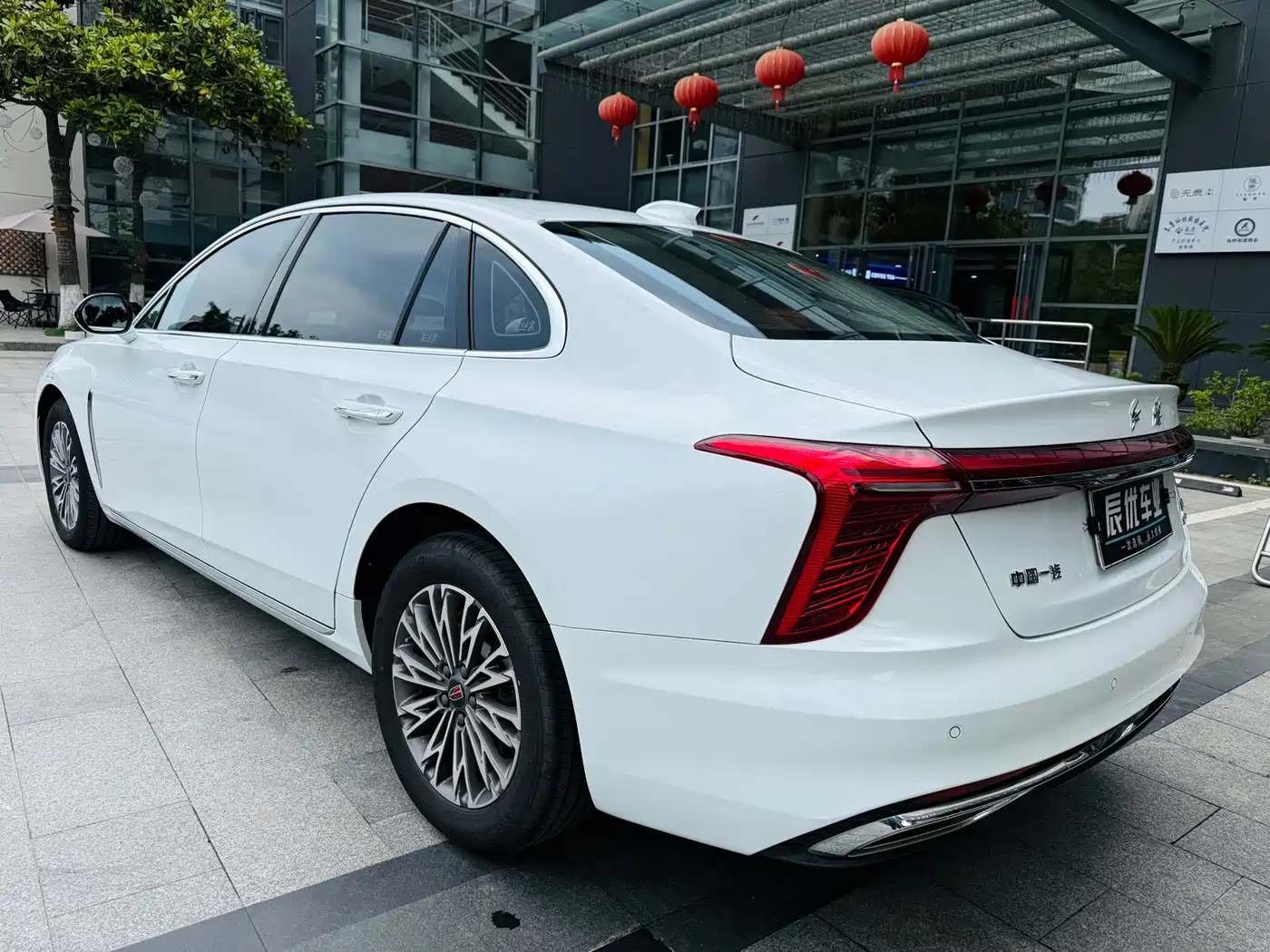 Hongqi H5 2024 1.5T DCT Smart Connect Flag Joy Edition фото 8
