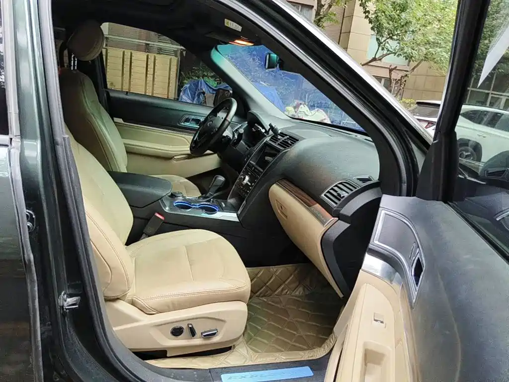 صورة 13 - Ford Explorer (Import)