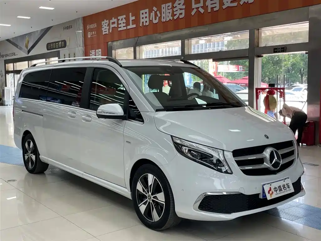 Mercedes-Benz V-Class 2021 V 260 L Long Wheelbase Premium Edition фото 3