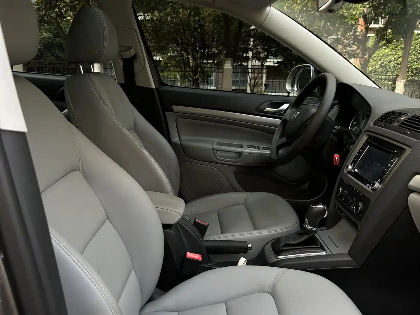 Škoda Octavia 2014 1.6L Auto Yijun Edition фото 10