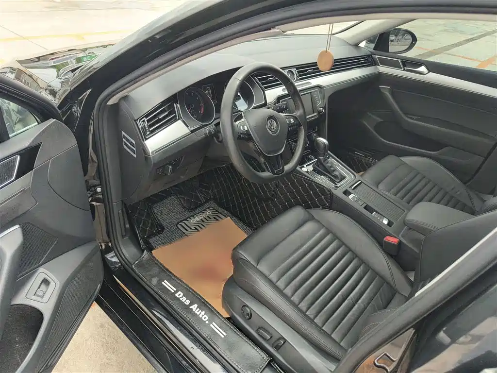 Volkswagen Magotan 2017 330TSI DSG Leading фото 9