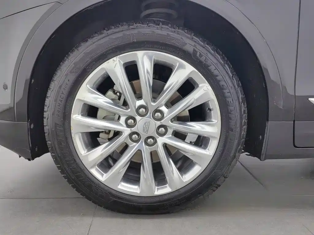 صورة 17 - Cadillac XT5