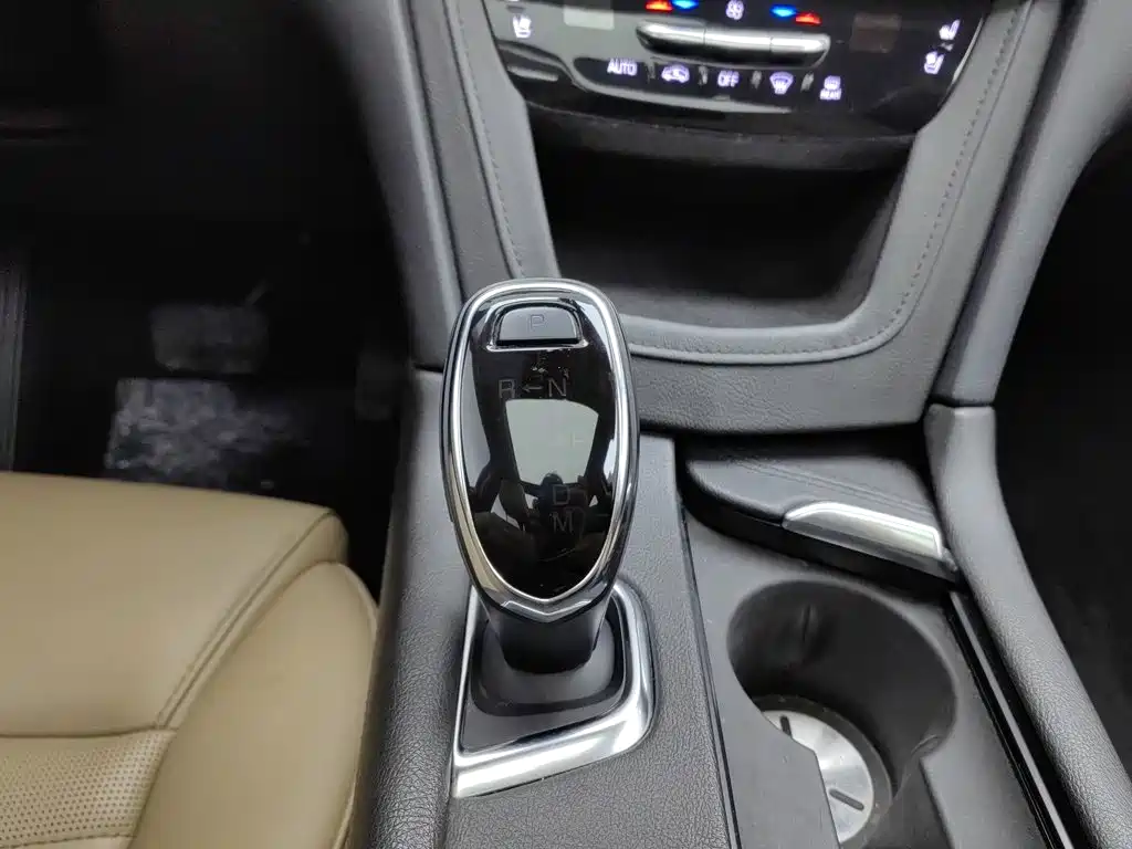 Фото 13 - Cadillac XT5