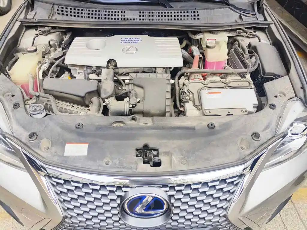 Фото 3 - Lexus CT