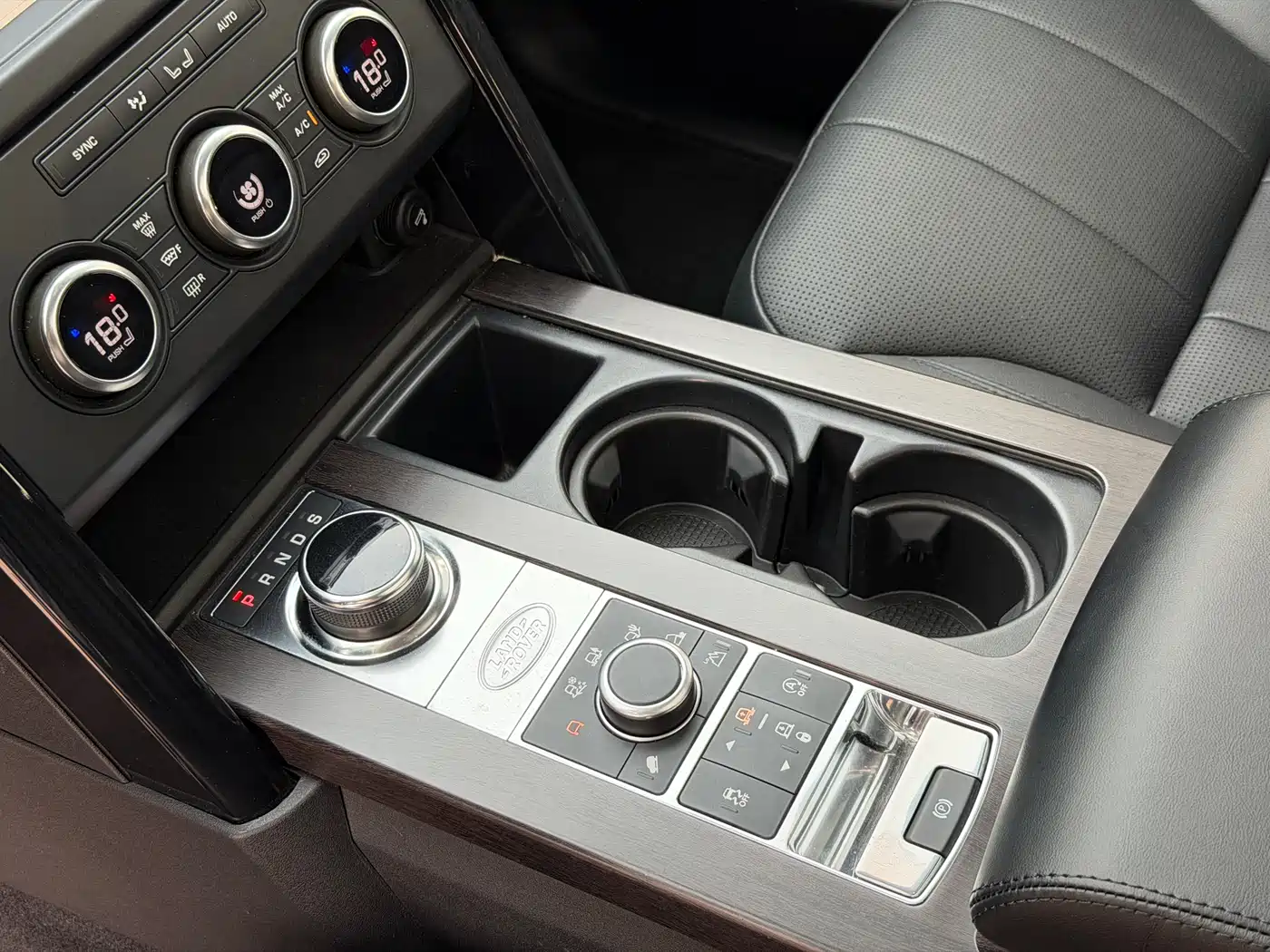 Land Rover Discovery 2019 3.0 SC V6 SE фото 15