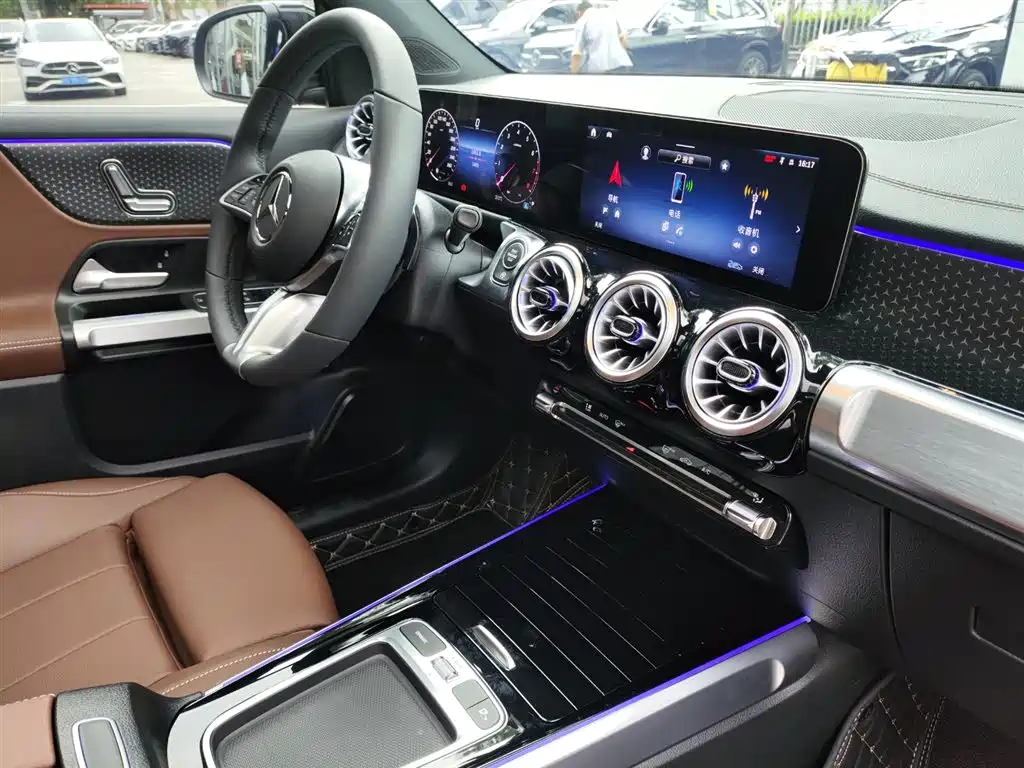 MERCEDES-BENZ GLB