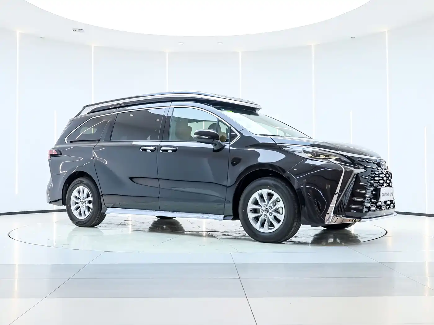 Toyota Granvia 2026 Model 2.5L Hybrid Comfort Edition фото 2