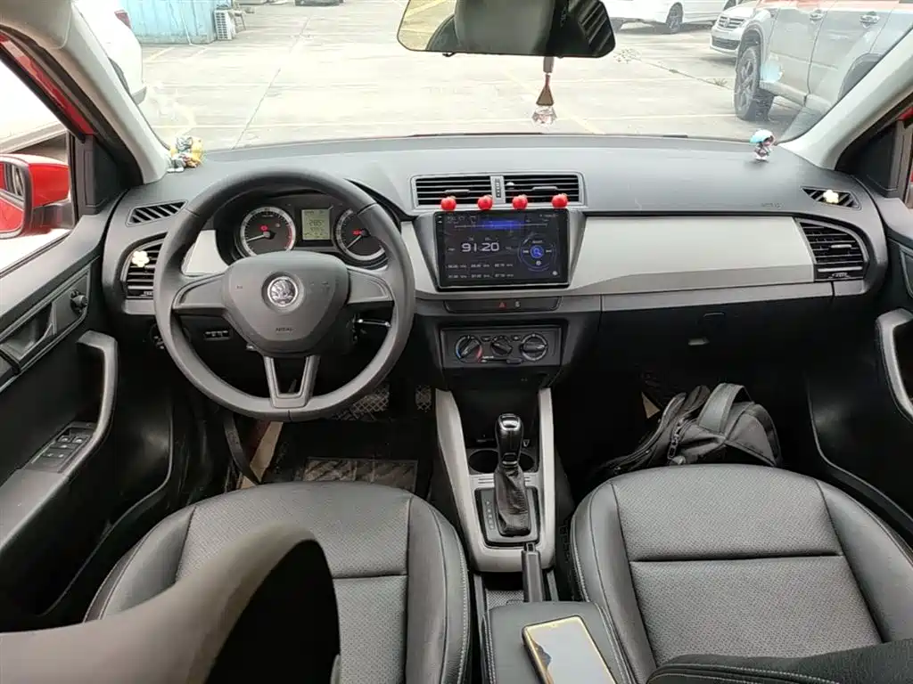 Škoda Fabia 2017 1.4L Auto Car Enjoy Edition фото 9