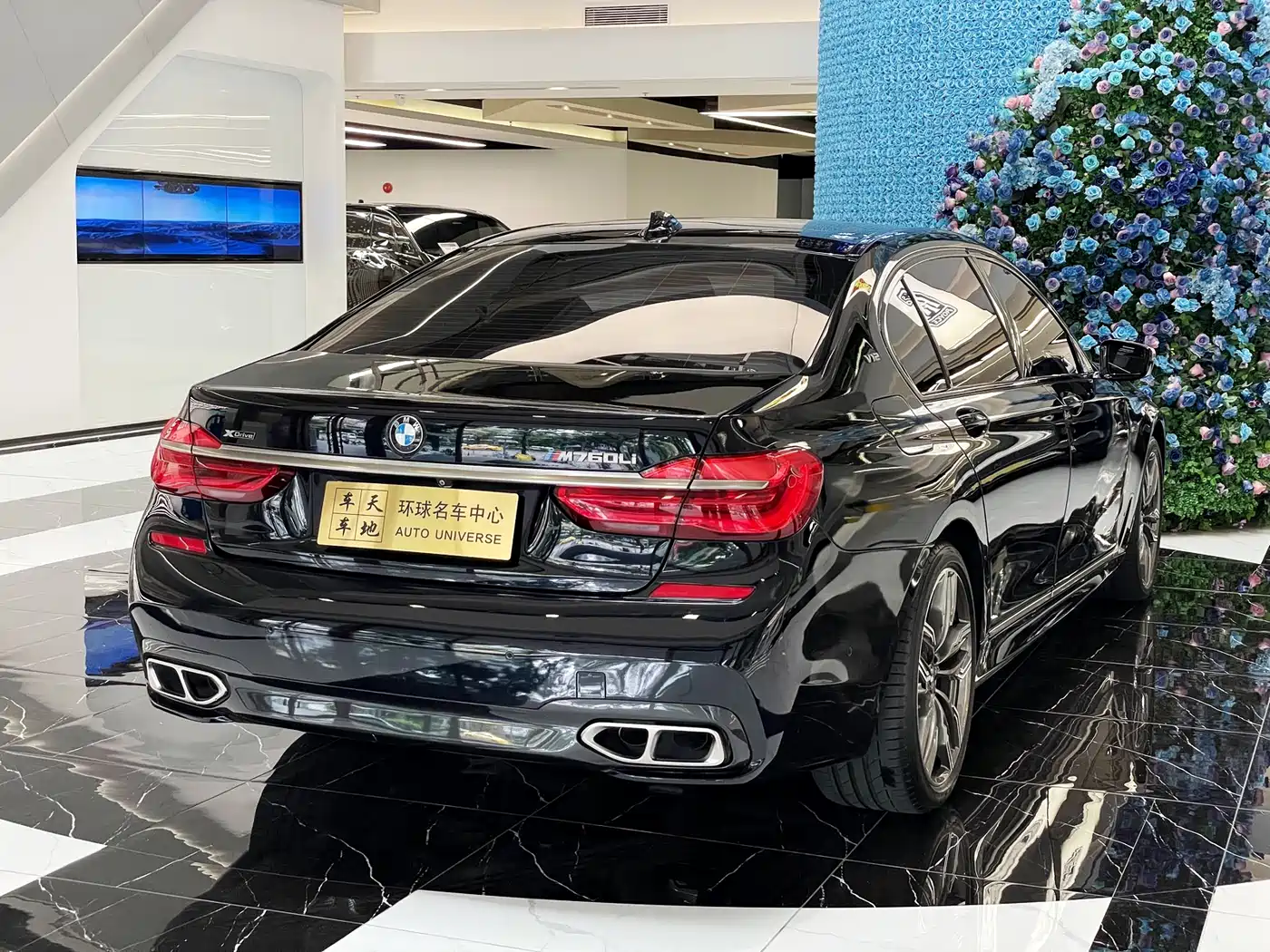 BMW 7 Series 2018 M760Li xDrive фото 4