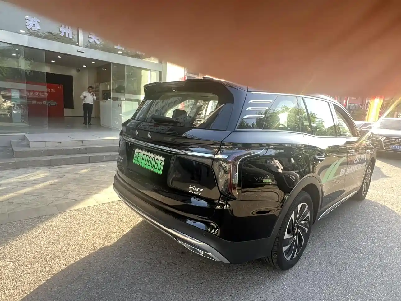 Hongqi HS7 PHEV 2025 2.0T PHEV 4WD 6-Seater Commemorative Edition фото 5