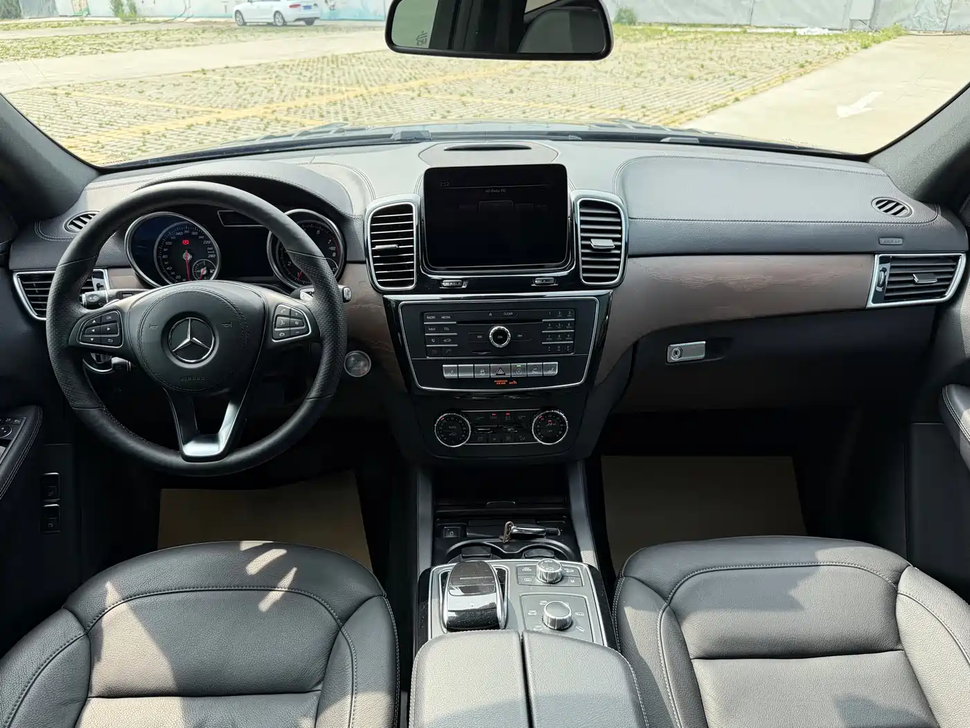 Mercedes-Benz GLS 2017 GLS 400 4MATIC Luxury фото 11